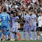 Com dois a menos e zagueiro no gol, Corinthians busca empate heroico contra o Palmeiras