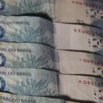 Carros com perda total nas enchentes terão devolução de parte do IPVA.